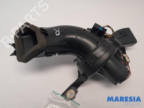 Used Heater blower motor Heater blower motor PEUGEOT 5008 (0U_, 0E_) 1.6 16V (156 hp) 31513783 31513783