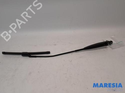 Used Front windshield wiper arm FIAT 500 C (312_) 0.9 (312AG1A) (86 hp) 31451247