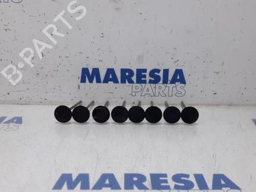 Used Cylinder head RENAULT ESPACE IV (JK0/1_) 2.0 (JK0A, JK1D, JK0N) (170 hp) 31522788