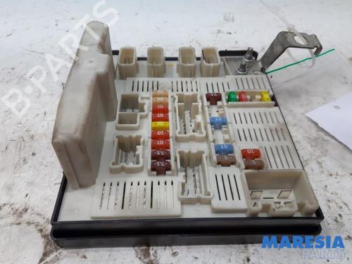 fuse-box-renault-grand-scenic-ii-jm01_-2004-2005-2006-2007-2008-2009-31433914 main image