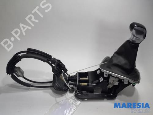 Used Gear lever CITROËN C3 III (SX) 1.2 THP 110 (SXHNPS, SXHNZT, SXHNZ6) (110 hp) 31401453