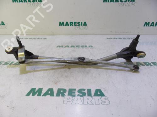 Used Front wipers mechanism RENAULT MEGANE III Grandtour (KZ0/1) 1.5 dCi (KZ09, KZ0D, KZ1G, KZ29, KZ14, KZ1W, KZ10, KZ1F,... (110 hp) 31496539