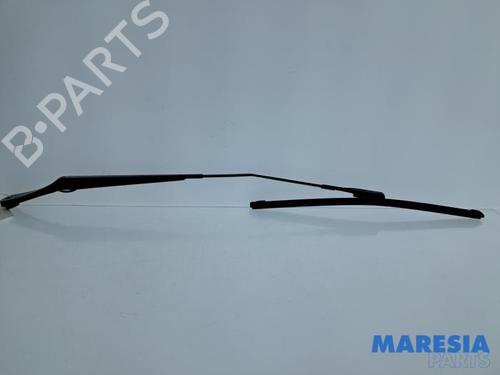 Used Front windshield wiper arm Front windshield wiper arm 36985621 36985621