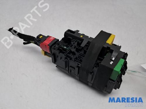 Used Fuse box PEUGEOT 208 I (CA_, CC_) 1.2 VTI 82 (82 hp) 31410499