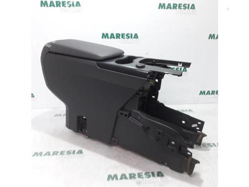 Armrest / Center console PEUGEOT 3008 I MPV (0U_) 1.6 HDi | BP31506111I20