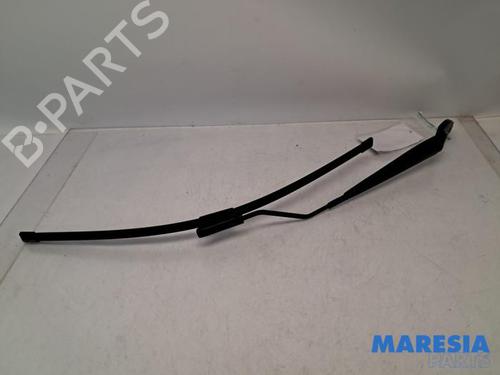 Used Front windshield wiper arm RENAULT CLIO IV Grandtour (KH_) 0.9 TCe 90 (90 hp) 31483645