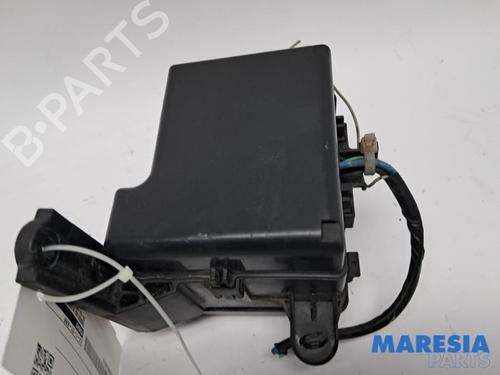 Used Fuse box Fuse box 38285071 38285071