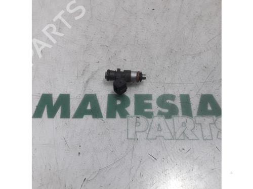 Used Injector RENAULT CLIO III (BR0/1, CR0/1) 1.2 16V (BR02, BR0J, BR11, CR02, CR0J, CR11) (75 hp) 31485613