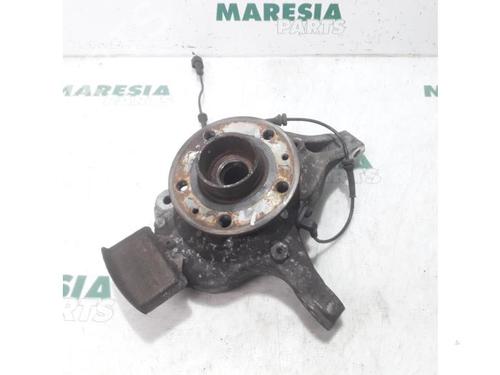 Used Left front steering knuckle RENAULT LAGUNA III (BT0/1) 2.0 16V (BT05, BT0F, BT0W) (140 hp) 31479472