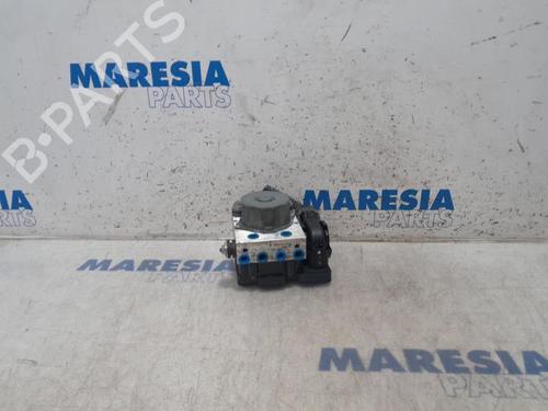 Used ABS pump RENAULT CLIO IV Grandtour (KH_) 1.5 dCi 90 (KHN3, KHN4) (90 hp) 31473529