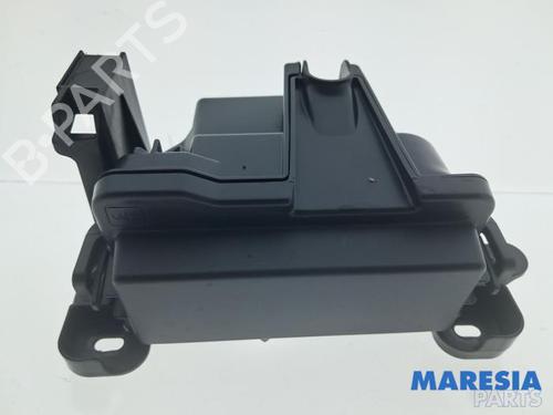 fuse-box-renault-twingo-iii-bcm_-bca_-2014-32783785 main image