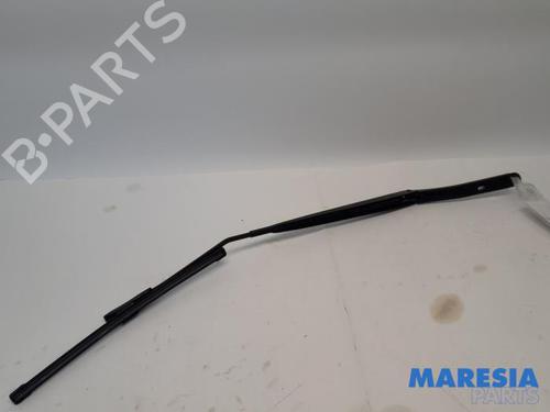 Used Front windshield wiper arm RENAULT CLIO IV (BH_) 0.9 TCe 90 (BHNF, BHMA, BHMH, BHJK, BHJR) (90 hp) 31383207