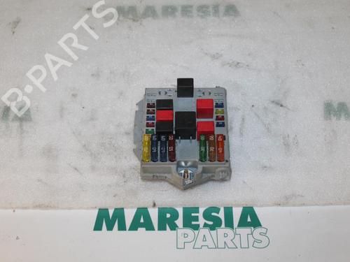 Used Fuse box Fuse box 31435790 31435790