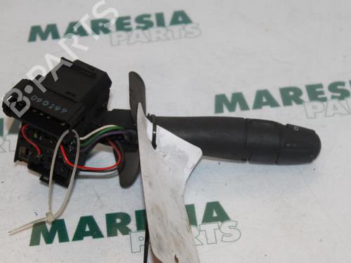 Used Steering column stalk RENAULT CLIO II (BB_, CB_) 1.4 (B/CB0C, B/CB0S) (75 hp) 31431233