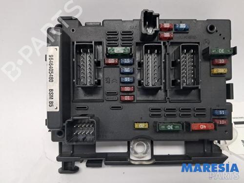 Used Fuse box Fuse box PEUGEOT 206 CC (2D) 1.6 16V (2DNFUF, 2DNFUR) (109 hp) 35820728 35820728