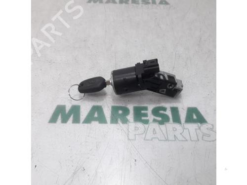 Used Ignition barrel PEUGEOT 208 I (CA_, CC_) 1.2 VTI 82 (82 hp) 31470037