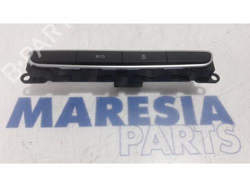 Used Switch RENAULT MEGANE IV Hatchback (B9A/M/N_) 1.2 TCe 130 (B9MR) (130 hp) 31524315