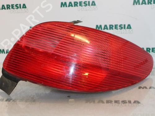 Feu arrière droit PEUGEOT 206 Hatchback (2A/C) 1.4 i (75 hp) 31480000
