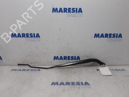 Used Front windshield wiper arm RENAULT MEGANE IV Hatchback (B9A/M/N_) 1.2 TCe 130 (B9MR) (130 hp) 31414303