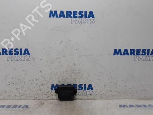 Used Electronic module FIAT 500 C (312_) 1.2 (312CXA1A, 312AXA1A) (69 hp) 31536702