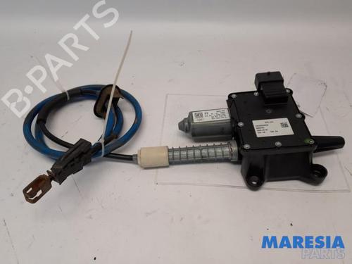 Used Electric handbrake PEUGEOT 5008 (0U_, 0E_) 1.6 HDi (110 hp) 31499404