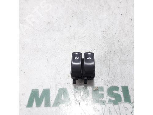 switch-renault-clio-iii-br01-cr01-2005-2006-2007-2008-2009-2010-2011-2012-2013-2014-31493376 main image