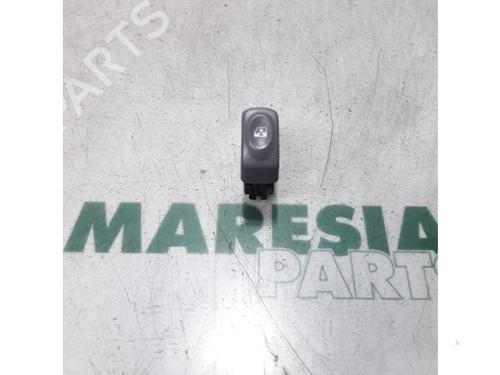 Used Switch RENAULT TWINGO I (C06_) 1.2 16V (C06C, C06D, C06K) (75 hp) 31433045