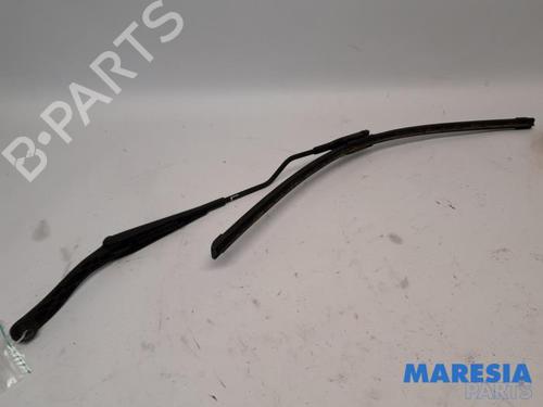 Used Front windshield wiper arm FIAT PUNTO (199_) 0.9 (101 hp) 31486504