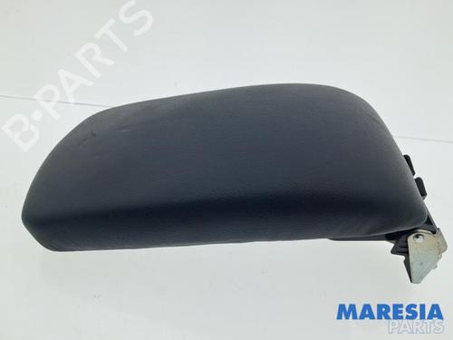 Used Armrest / Center console Armrest / Center console PEUGEOT 308 SW I (4E_, 4H_) 1.6 16V (150 hp) 39901095 39901095
