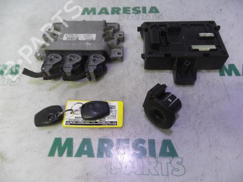 Used Engine control unit (ECU) RENAULT CLIO III (BR0/1, CR0/1) 1.2 16V (BR02, BR0J, BR11, CR02, CR0J, CR11) (75 hp) 31439242