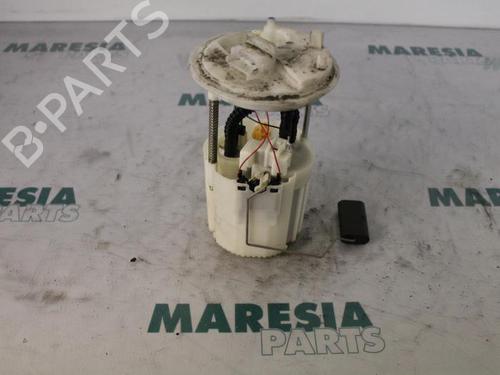 Used Fuel pump FIAT GRANDE PUNTO (199_) 1.4 (199AXB11, 199AXB1A, 199BXB1A, 199AXL1A) (77 hp) 31385918