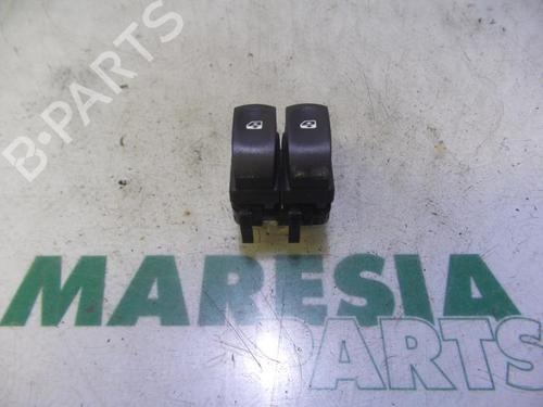 Used Switch RENAULT TWINGO II (CN0_) 1.6 RS (CN0N, CN0R, CN0S) (133 hp) 31394123