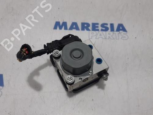 Used ABS pump RENAULT CLIO IV (BH_) 1.5 dCi 90 (90 hp) 31418694