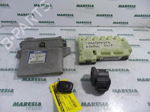 engine-control-unit-ecu-renault-clio-ii-bb_-cb_-1998-1999-2000-2001-2002-2003-2004-2005-2006-2007-2008-2009-2010-2011-2012-2013-2014-2015-2016-31500830 main image