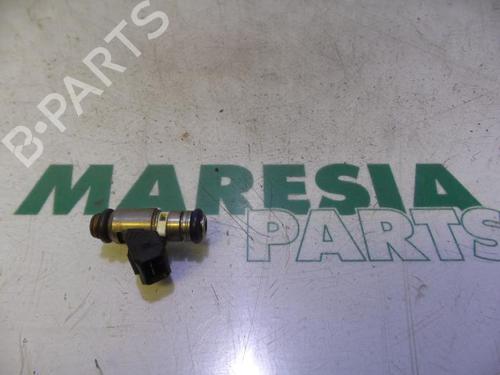 Inyector FIAT PANDA (169_) 1.2 (169.AXB11, 169.AXB1A) (60 hp) 31533046