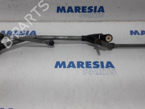 Used Front wipers mechanism RENAULT MEGANE III Grandtour (KZ0/1) 1.5 dCi (KZ09, KZ0D, KZ1G, KZ29, KZ14, KZ1W, KZ10, KZ1F,... (110 hp) 31394560