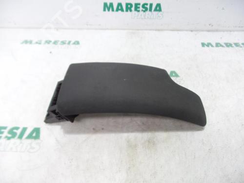 Used Armrest / Center console RENAULT MEGANE III Grandtour (KZ0/1) 1.5 dCi (KZ0C, KZ1A) (90 hp) 31473153