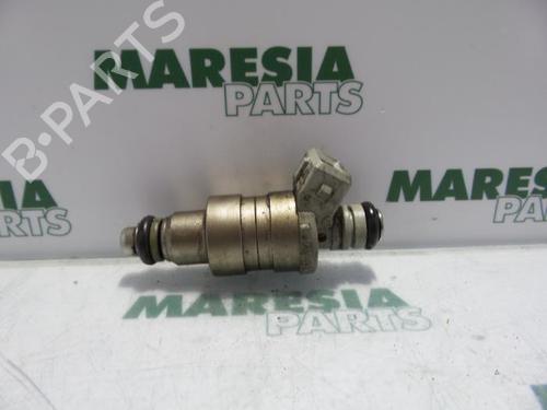 Used Injector CITROËN XSARA (N1) 1.4 i (75 hp) 31526239