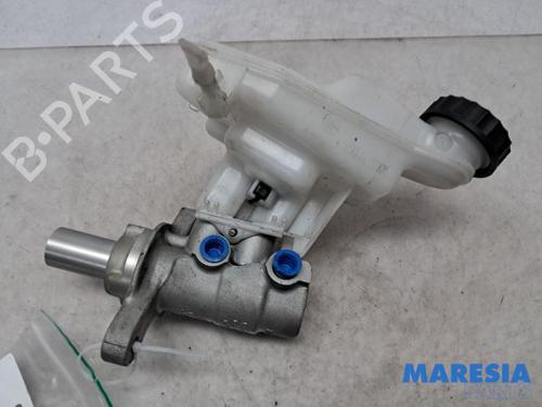 Used Brake master cylinder PEUGEOT 5008 II (MC_, MJ_, MR_, M4_) 1.2 THP (MRHNYH, MRHNYW, MRHNSJ, MRHNSU, MRHNSM) (131 hp) 31500449