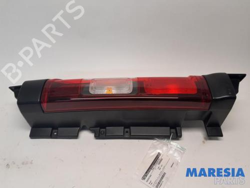 Højre baglygte RENAULT TRAFIC III Van (FG_) 1.6 dCi 95 (FGMJ, FGMR) (95 hp) 31384095