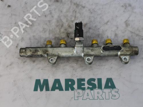 Used Injection rail FIAT PUNTO (188_) 1.9 JTD (86 hp) 31400304