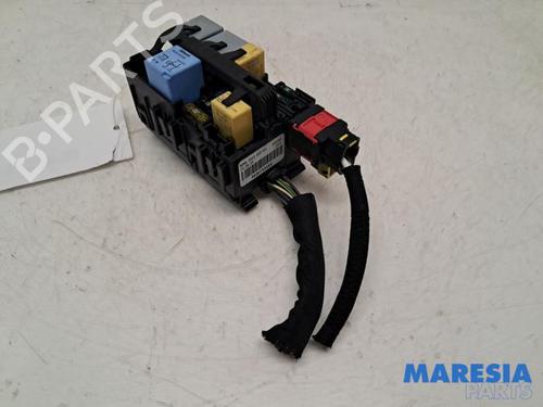 Used Fuse box PEUGEOT 308 SW II (LC_, LJ_, LR_, LX_, L4_) 1.6 BlueHDi 120 (120 hp) 31498428