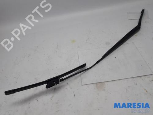 front-windshield-wiper-arm-renault-clio-iv-bh_-2012-2013-2014-2015-2016-2017-2018-2019-2020-2021-31472681 main image