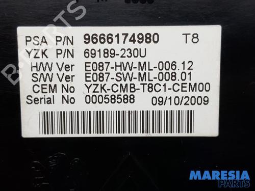 Used Instrument cluster PEUGEOT 5008 (0U_, 0E_) 1.6 HDi (110 hp) 31504868