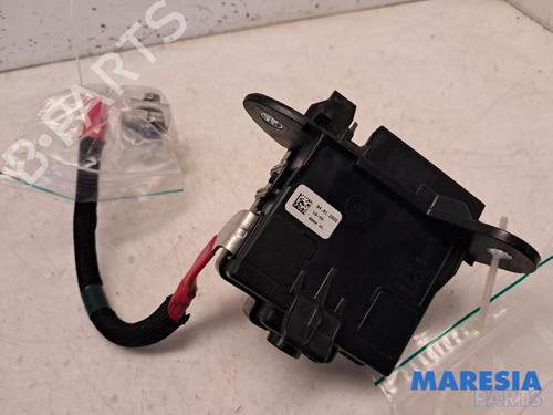 Used Fuse box RENAULT ARKANA I (LCM_, LDN_) 1.6 E-TECH 145 (LDMU) (143 hp) 31535247