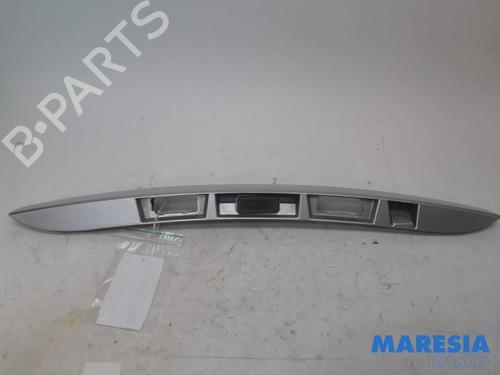 Used Tailgate handle RENAULT SCÉNIC III (JZ0/1_) 2.0 16V (JZ0G, JZ0P, JZ1E, JZ1P) (140 hp) 31383623