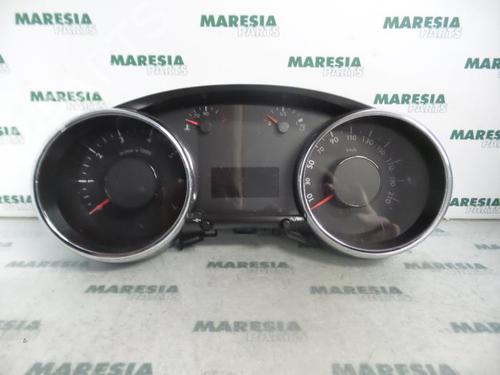 Used Instrument cluster PEUGEOT 5008 (0U_, 0E_) 1.6 16V (120 hp) 31470839