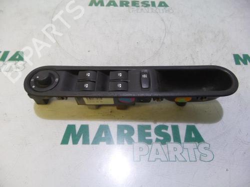 Used Switch RENAULT ESPACE IV (JK0/1_) 3.0 dCi (JK0J, JK0V) (177 hp) 31525074