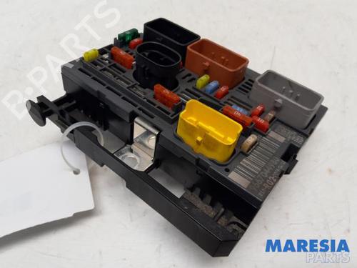 Used Fuse box PEUGEOT 5008 (0U_, 0E_) 1.6 16V (156 hp) 31450481