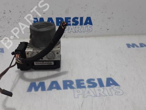 Used ABS pump RENAULT GRAND SCÉNIC II (JM0/1_) 2.0 (135 hp) 31405669